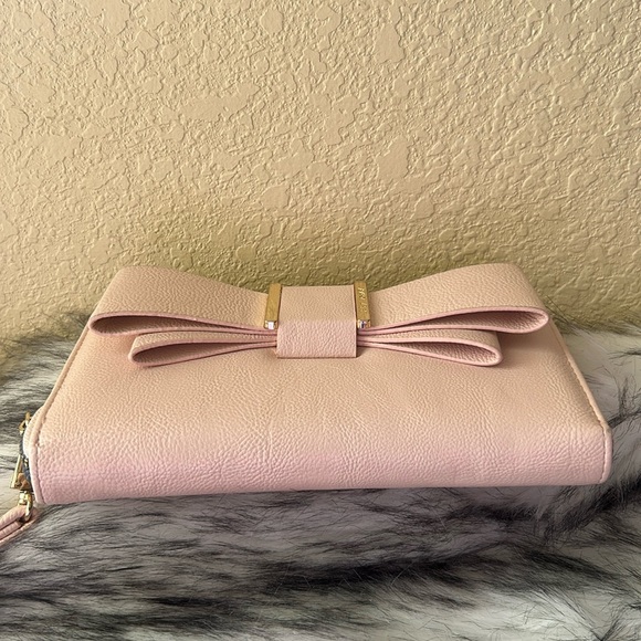 Betsy Johnson light pink wristlet with bow - Picture 5 of 15
